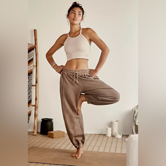 Free People Pants - (NWOT) Free People Sprint To The Finish Joggers In Hickory Size Large
